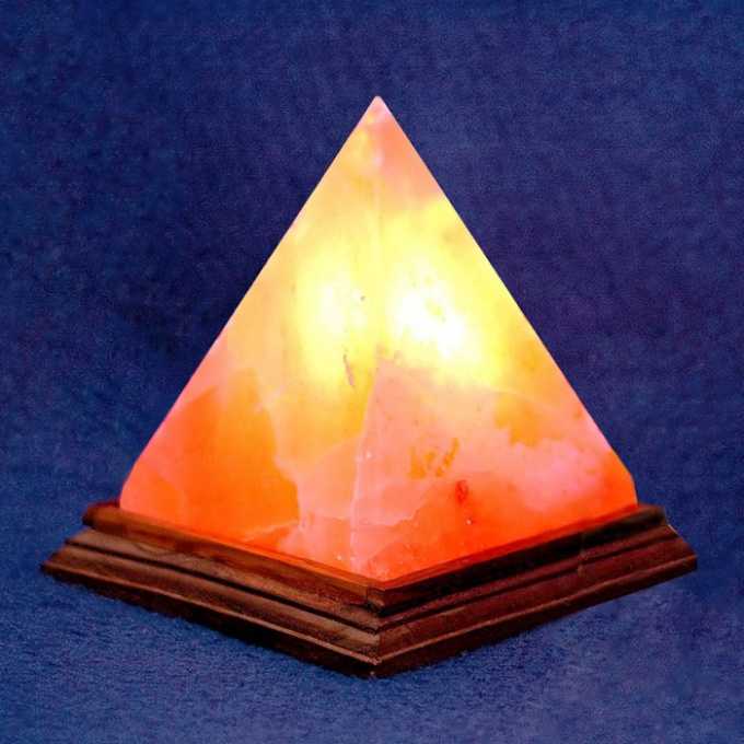 Самостоятельная фигура пирамиды широко используется в геометрии и черчении
